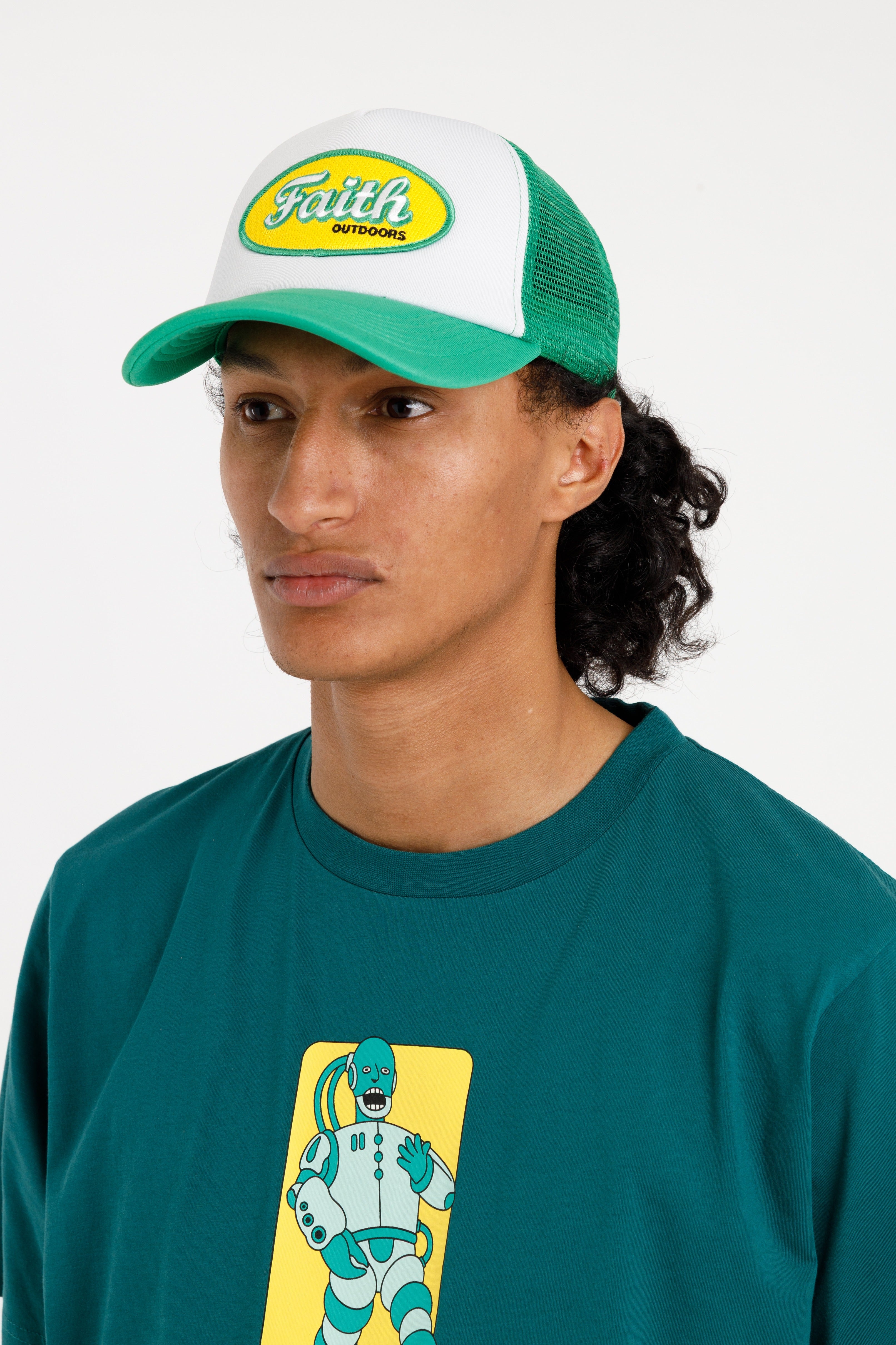 OUTDOORS TRUCKER CAP